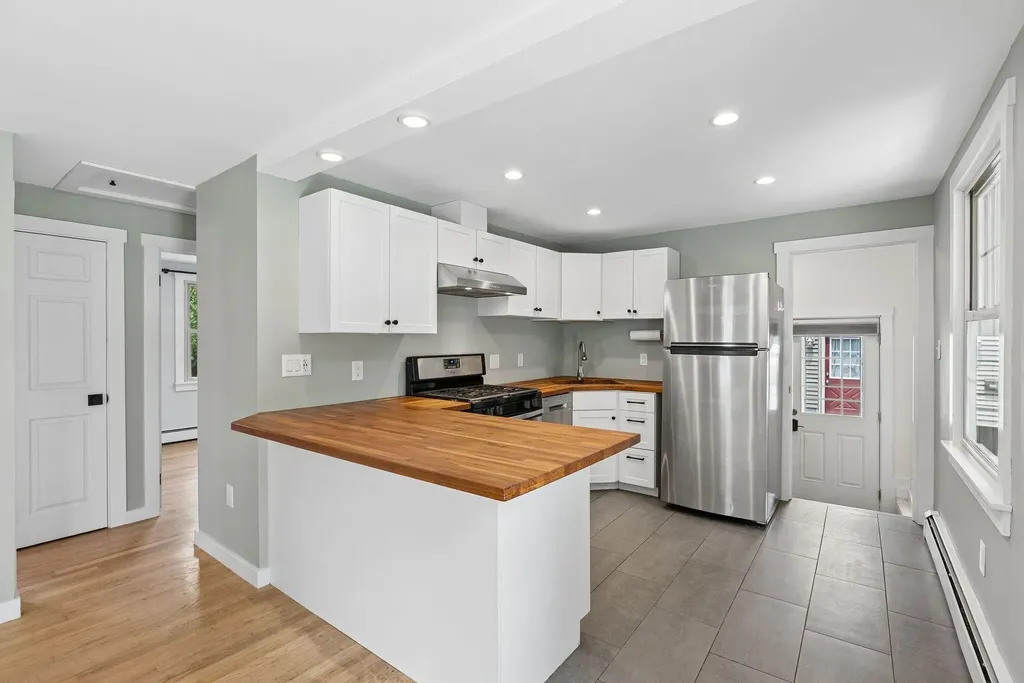 29 Lowell Street Westbrook ME 04092