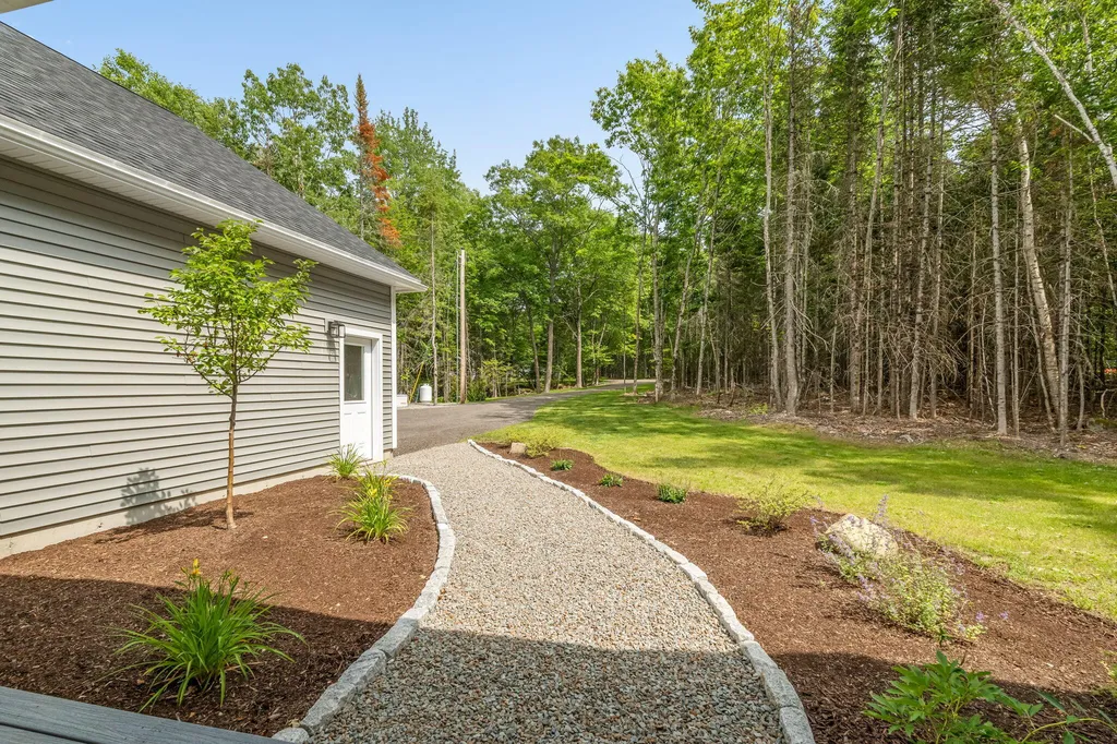 18 Crestwood Drive Orrington ME 04474
