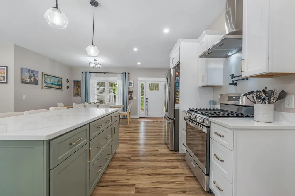 18 Crestwood Drive Orrington ME 04474