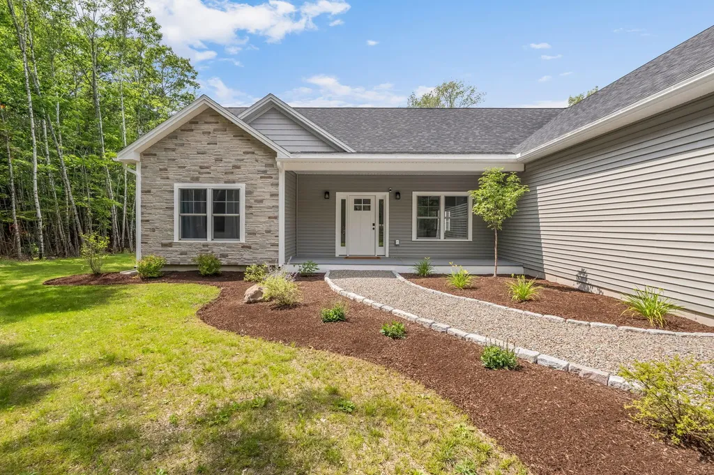 18 Crestwood Drive Orrington ME 04474