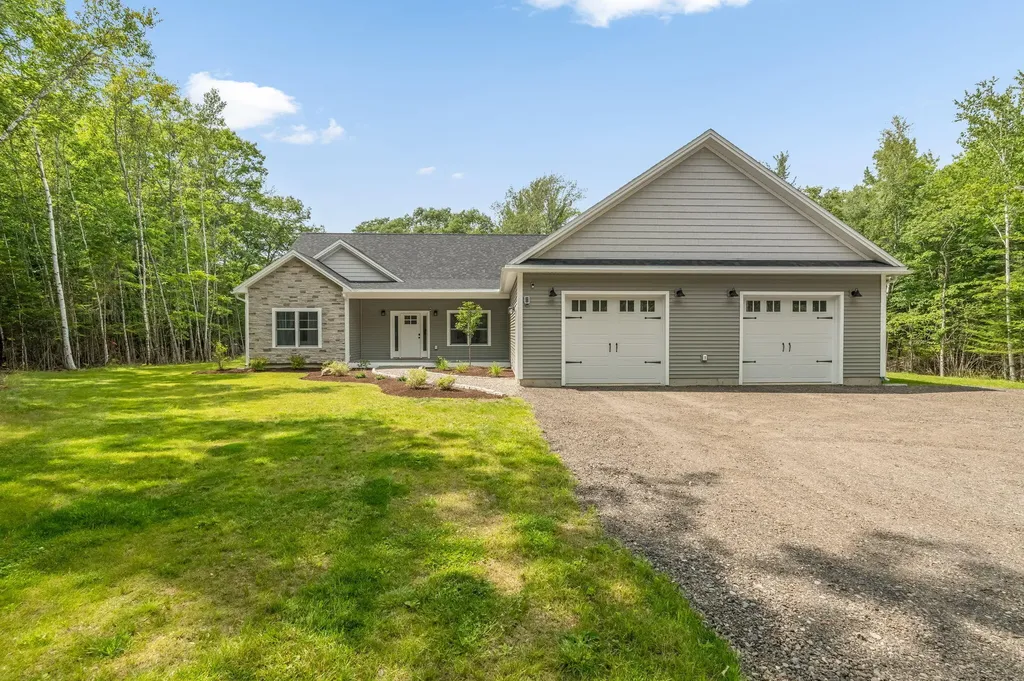 18 Crestwood Drive Orrington ME 04474