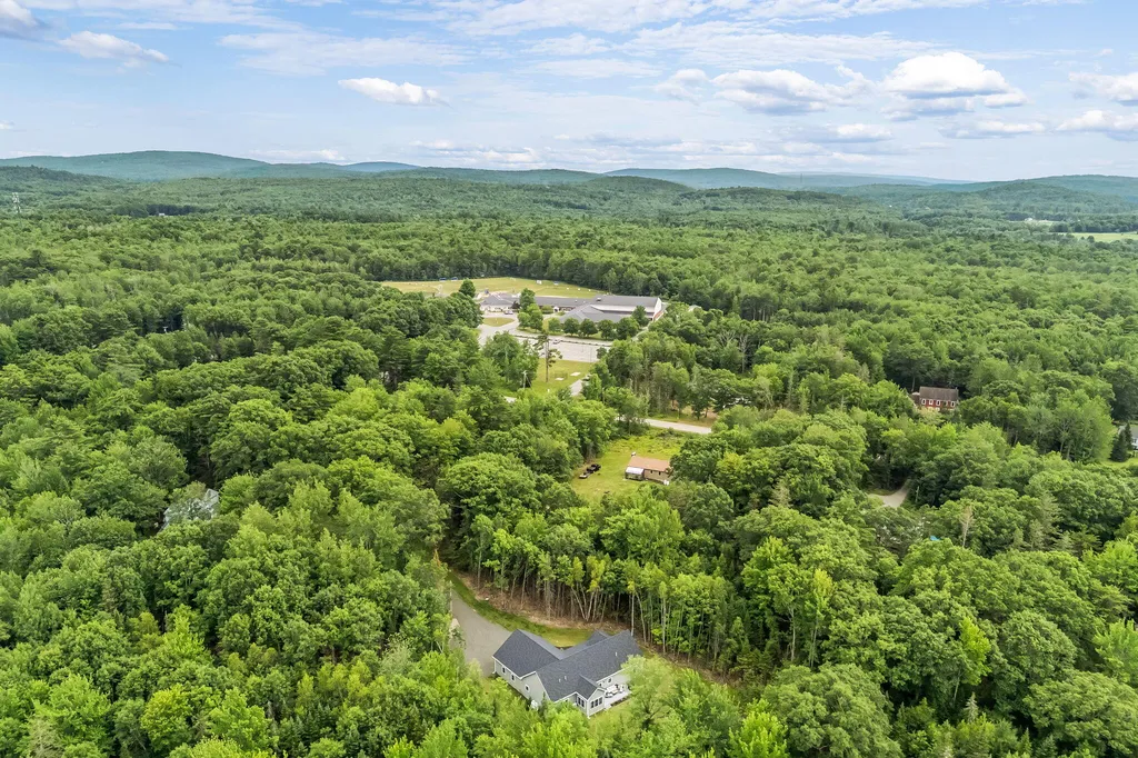 18 Crestwood Drive Orrington ME 04474