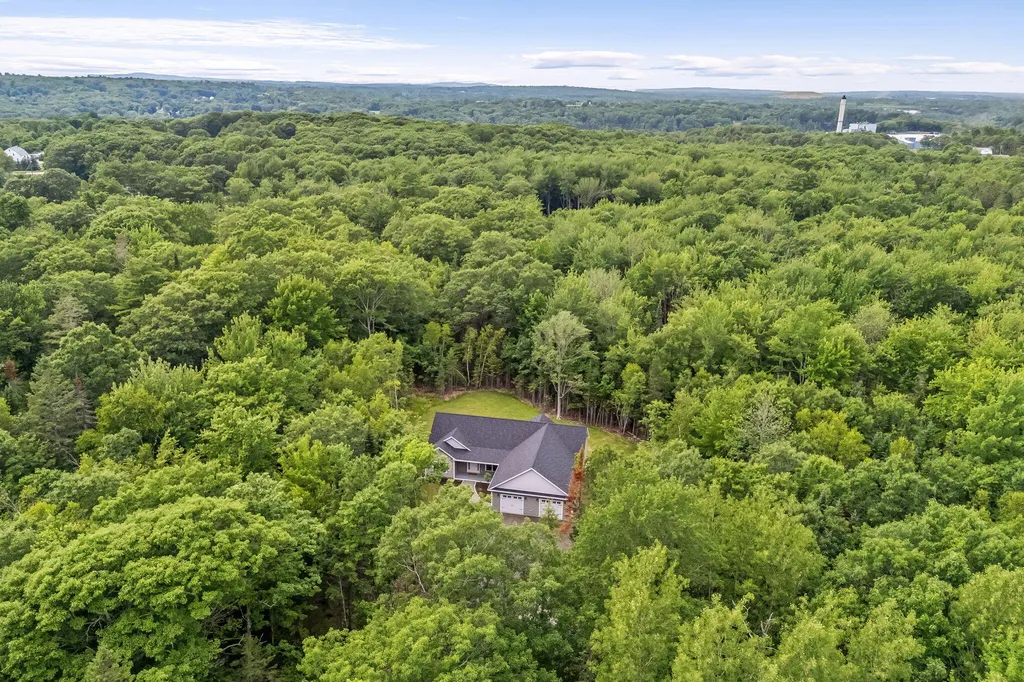 18 Crestwood Drive Orrington ME 04474