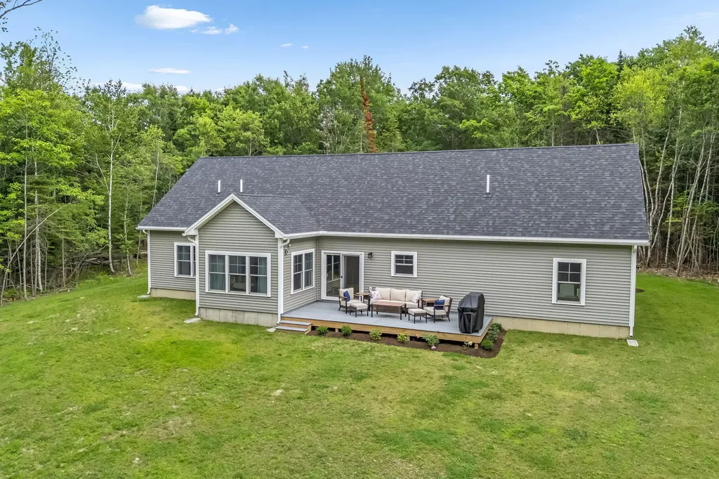 18 Crestwood Drive Orrington ME 04474
