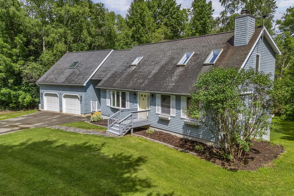 35 Beech Grove Avenue Glenburn ME 04401