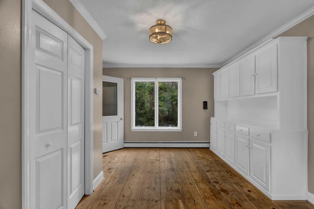 35 Beech Grove Avenue Glenburn ME 04401