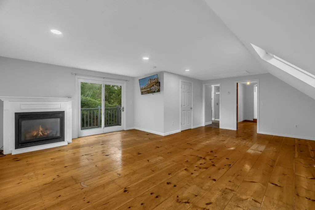35 Beech Grove Avenue Glenburn ME 04401