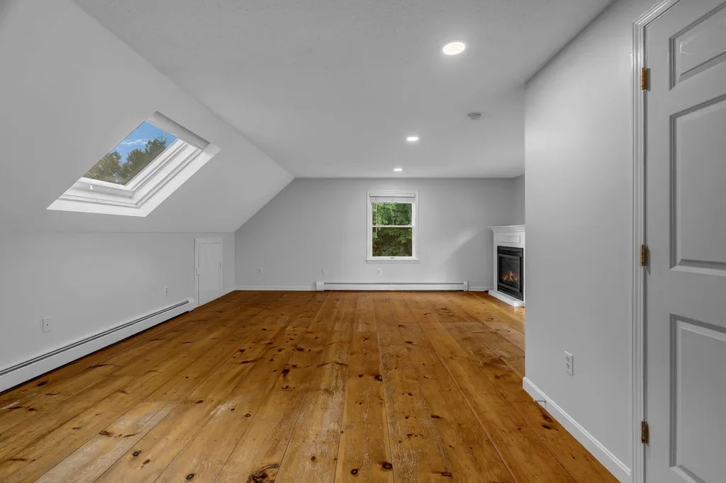 35 Beech Grove Avenue Glenburn ME 04401