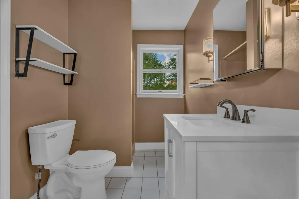 35 Beech Grove Avenue Glenburn ME 04401