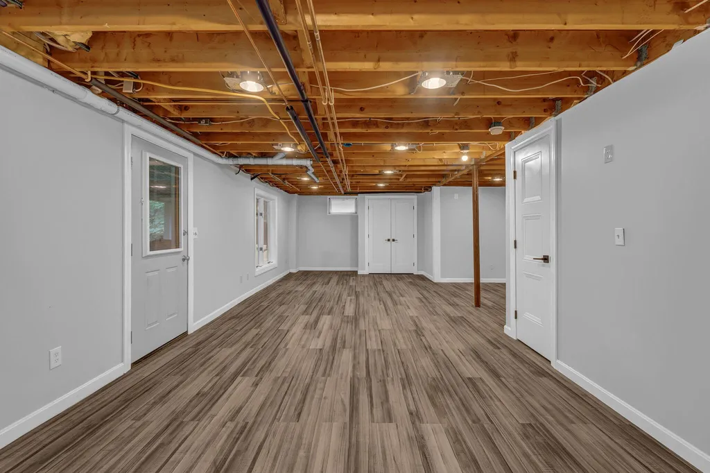 35 Beech Grove Avenue Glenburn ME 04401