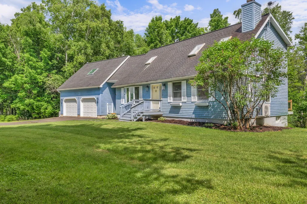 35 Beech Grove Avenue Glenburn ME 04401