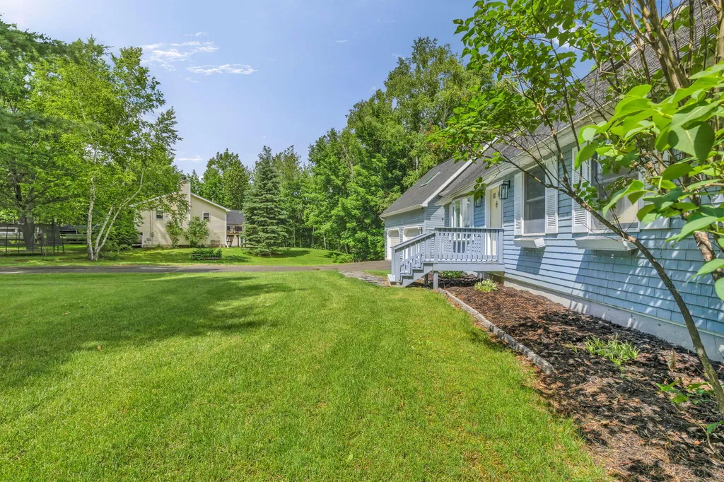 35 Beech Grove Avenue Glenburn ME 04401