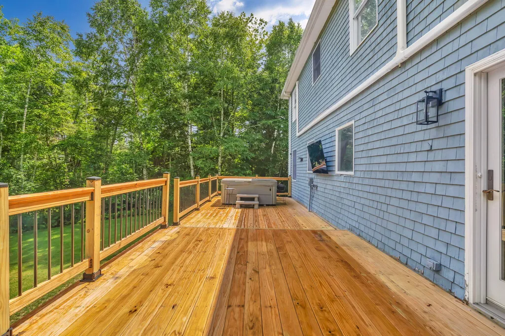 35 Beech Grove Avenue Glenburn ME 04401