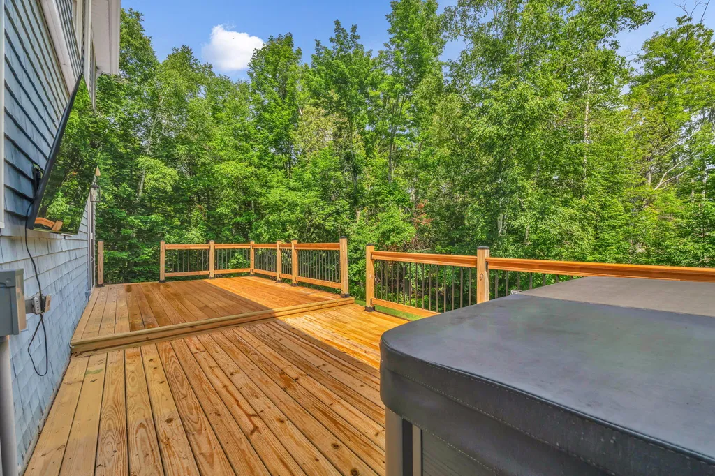 35 Beech Grove Avenue Glenburn ME 04401