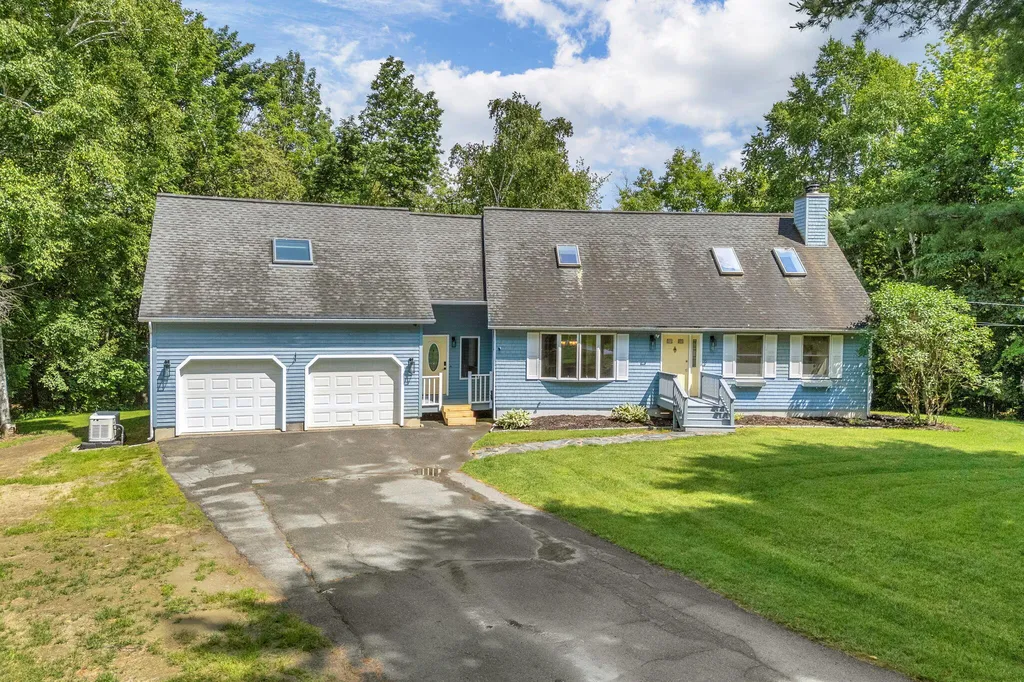 35 Beech Grove Avenue Glenburn ME 04401