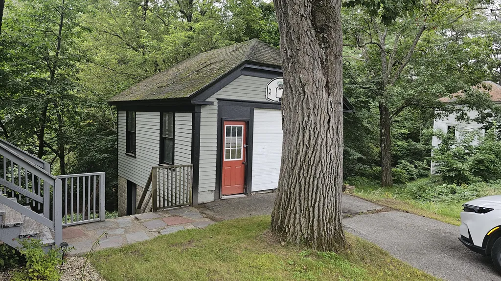 48 Pine Street Paris ME 04281