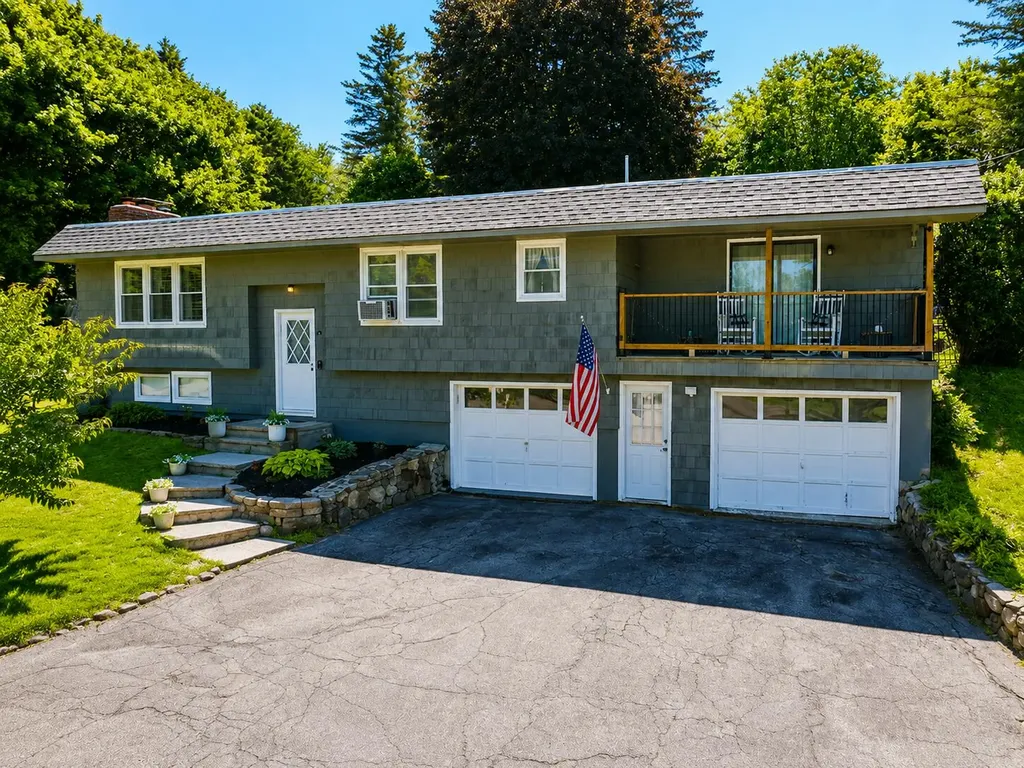 6 Jacqueline Avenue Lewiston ME 04240