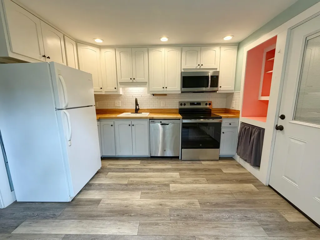 16 Hemlock Lane Union ME 04862