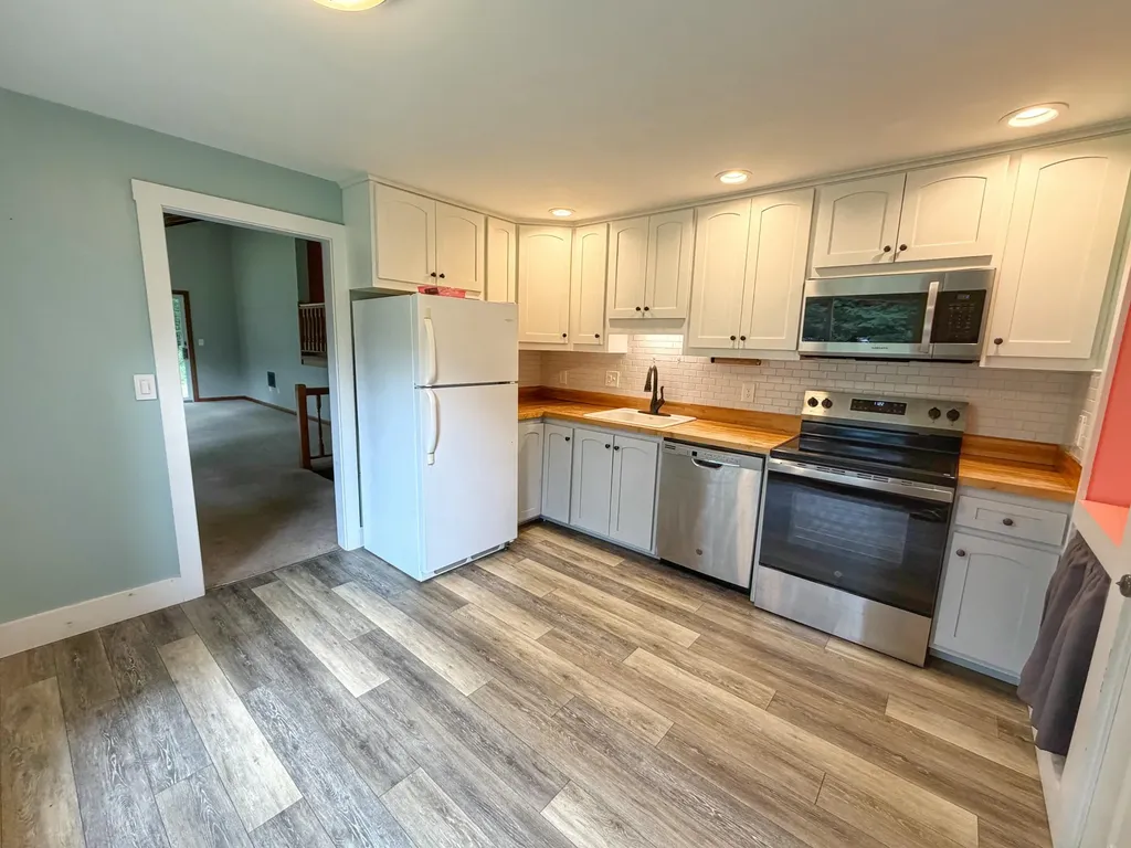 16 Hemlock Lane Union ME 04862