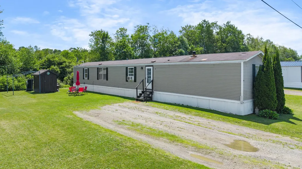 9 Long Avenue Clinton ME 04927