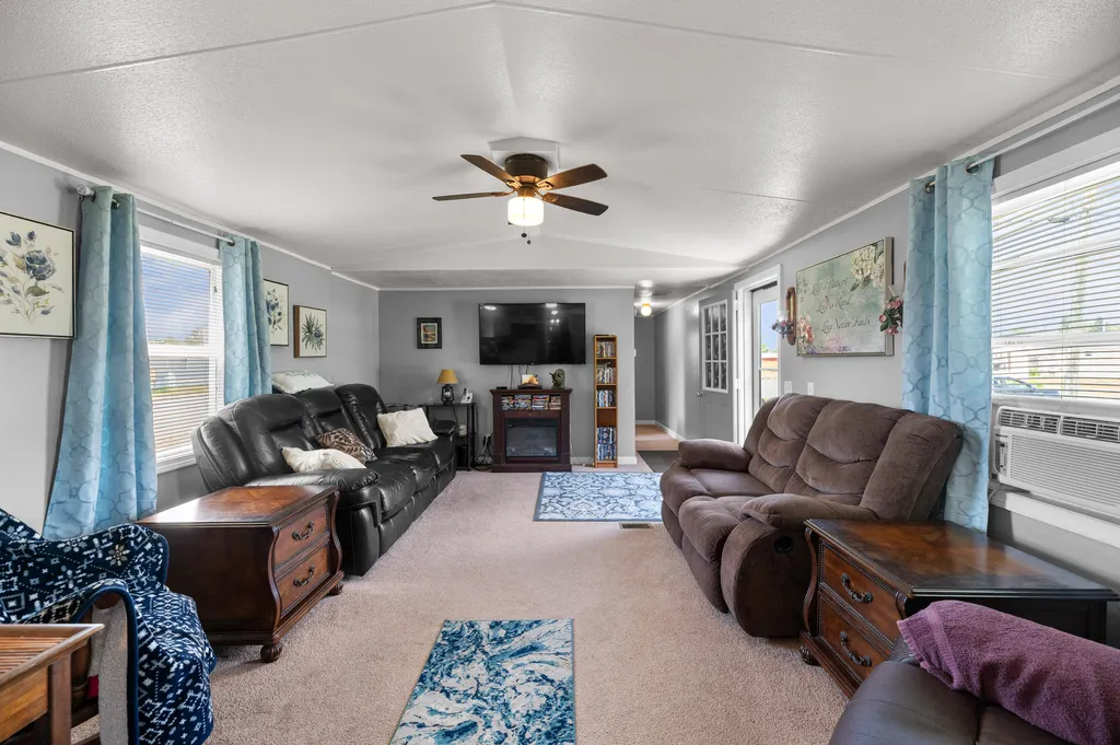 9 Long Avenue Clinton ME 04927