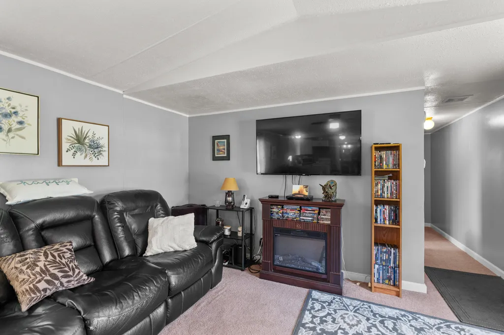 9 Long Avenue Clinton ME 04927