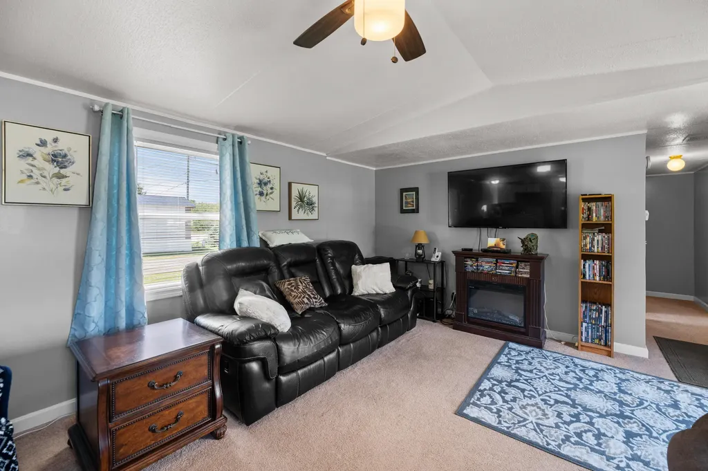 9 Long Avenue Clinton ME 04927