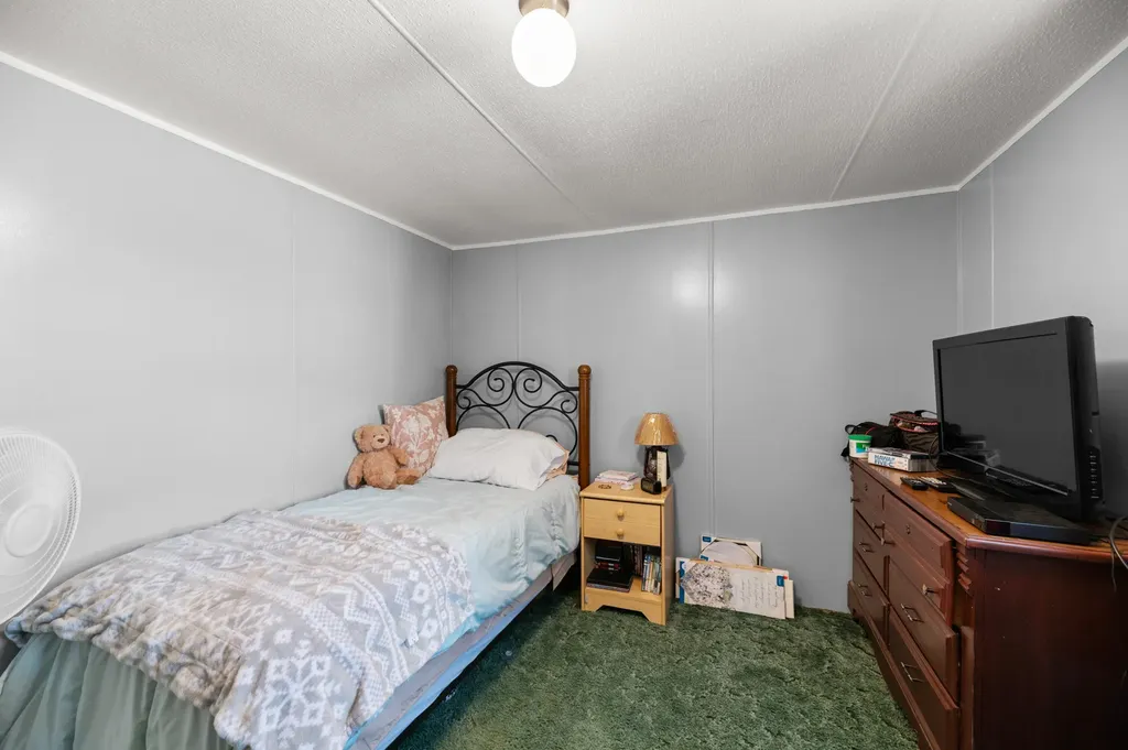 9 Long Avenue Clinton ME 04927