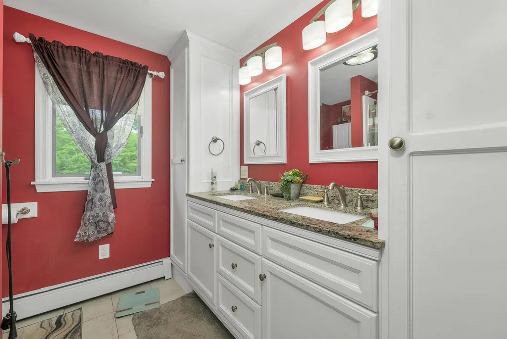 10 Lavalley Road Sanford ME 04073
