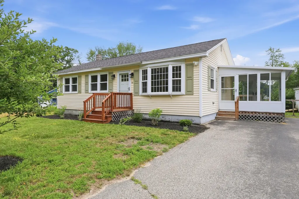 54 Glenwood Avenue Saco ME 04072