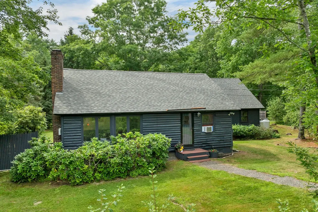 16 New Town Road York ME 03909