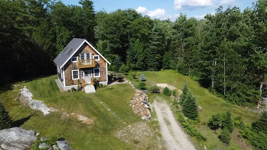 52 Greystone Lane Brunswick ME 04011
