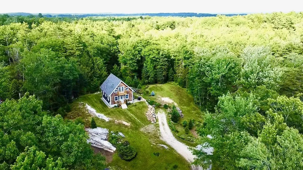 52 Greystone Lane Brunswick ME 04011