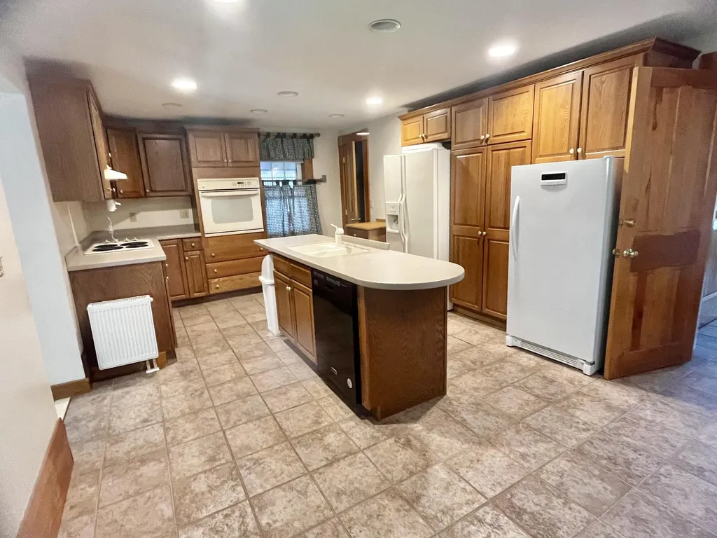 128 Old Airline Road Aurora ME 04408