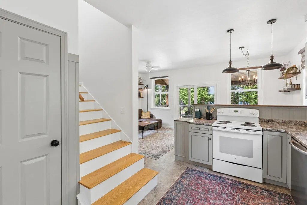 33 Pondview Court Pittsfield ME 04967