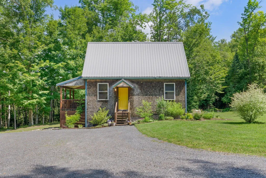 33 Pondview Court Pittsfield ME 04967