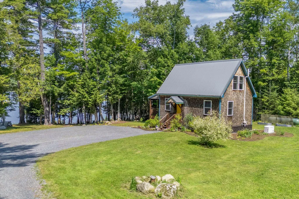 33 Pondview Court Pittsfield ME 04967
