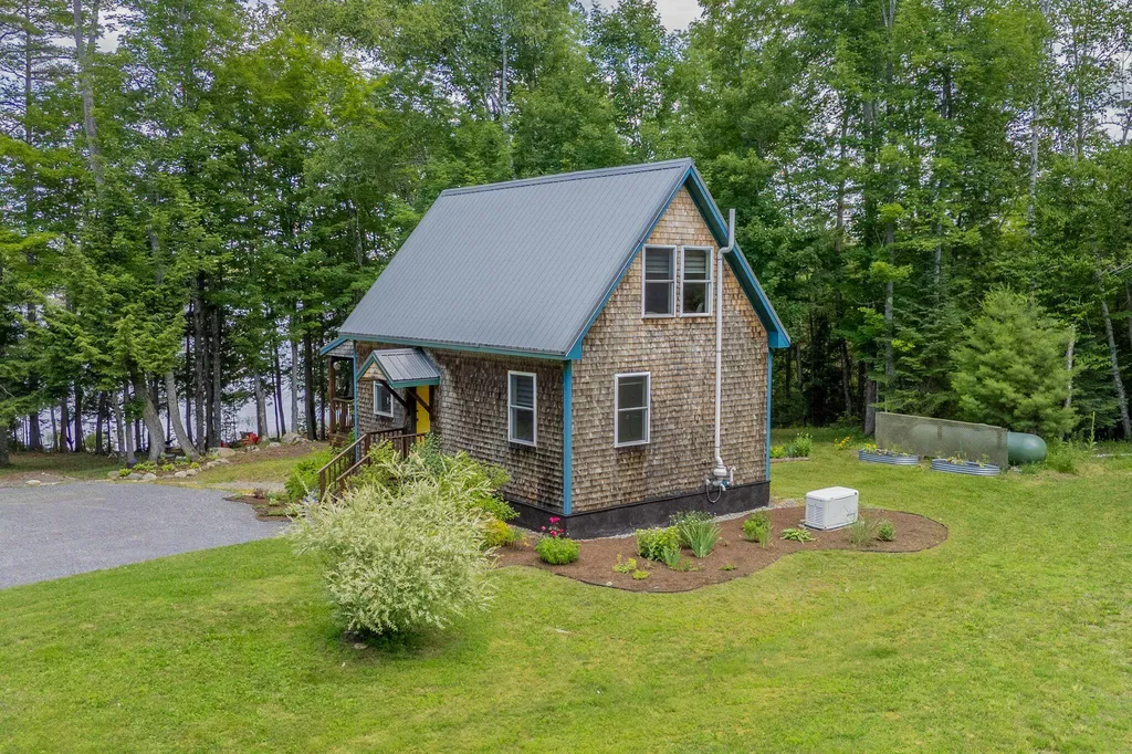 33 Pondview Court Pittsfield ME 04967