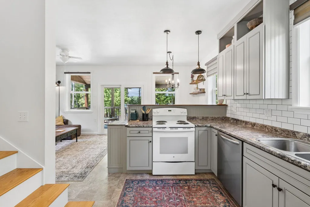 33 Pondview Court Pittsfield ME 04967