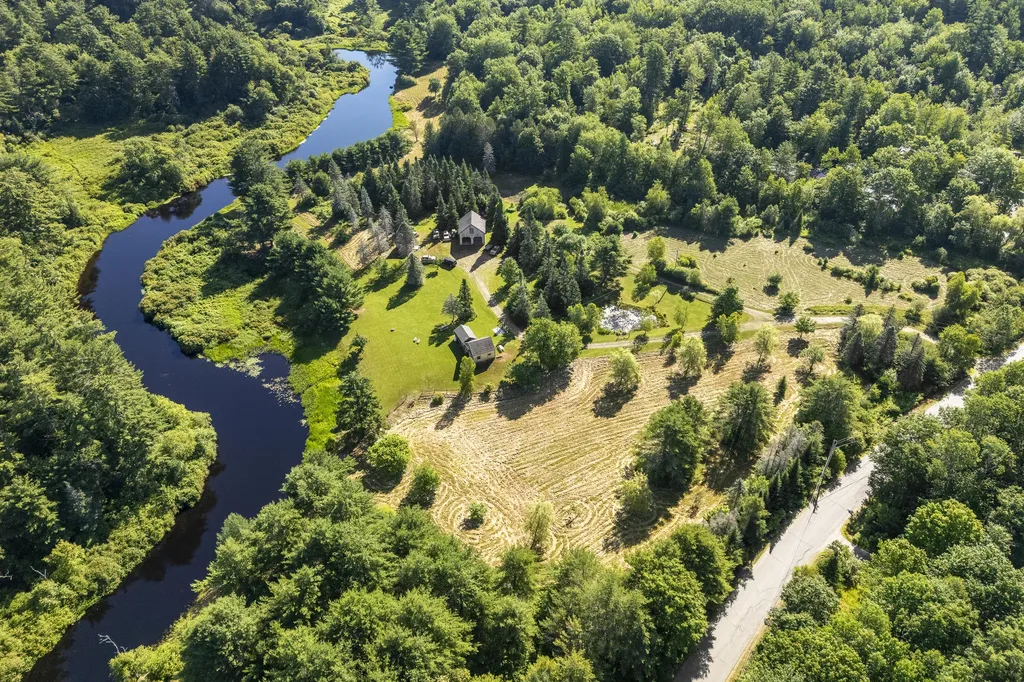 1895 Wagner Bridge Road Waldoboro ME 04572