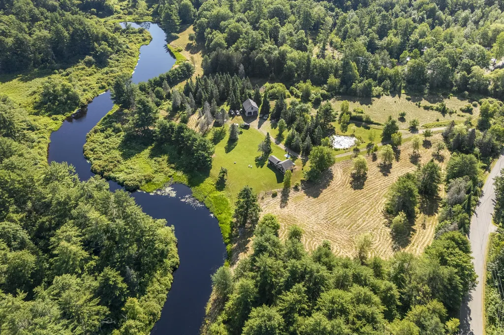 1895 Wagner Bridge Road Waldoboro ME 04572