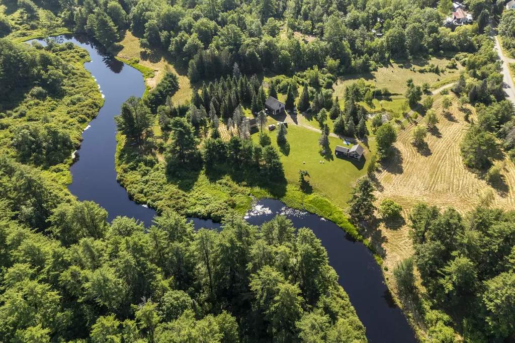 1895 Wagner Bridge Road Waldoboro ME 04572