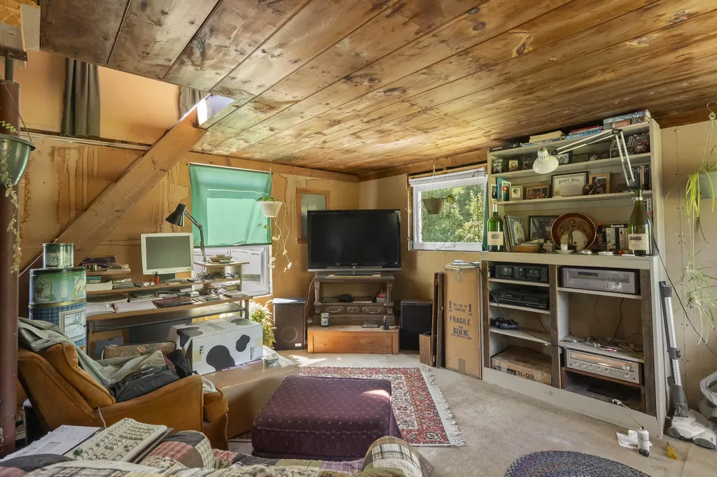 1895 Wagner Bridge Road Waldoboro ME 04572