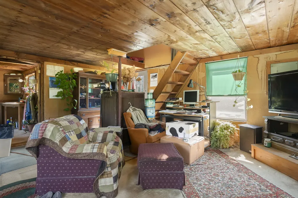 1895 Wagner Bridge Road Waldoboro ME 04572