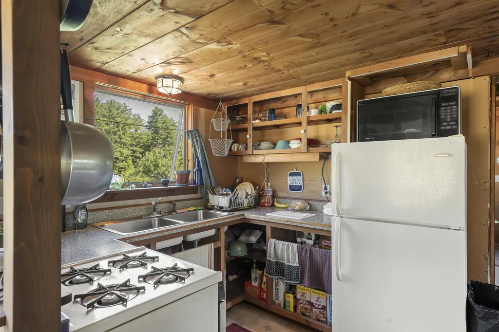 1895 Wagner Bridge Road Waldoboro ME 04572
