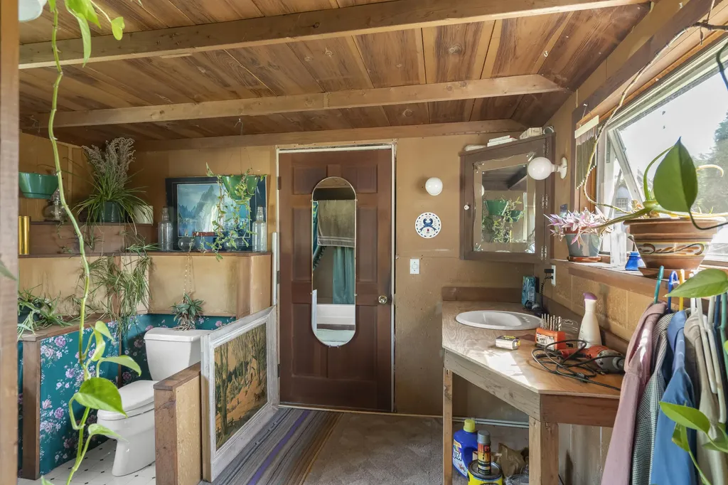 1895 Wagner Bridge Road Waldoboro ME 04572