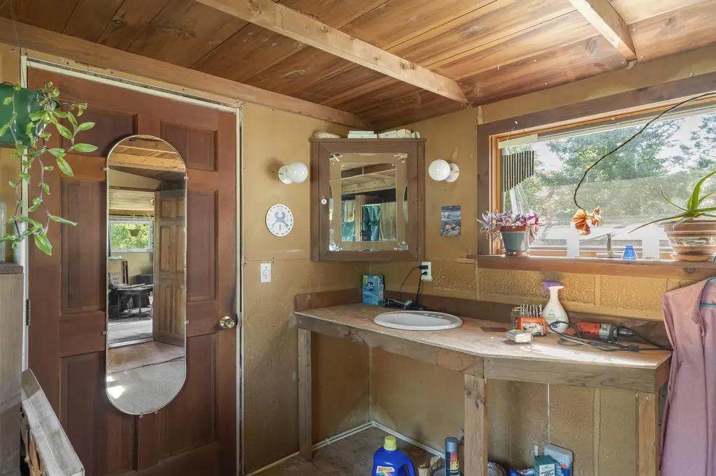 1895 Wagner Bridge Road Waldoboro ME 04572