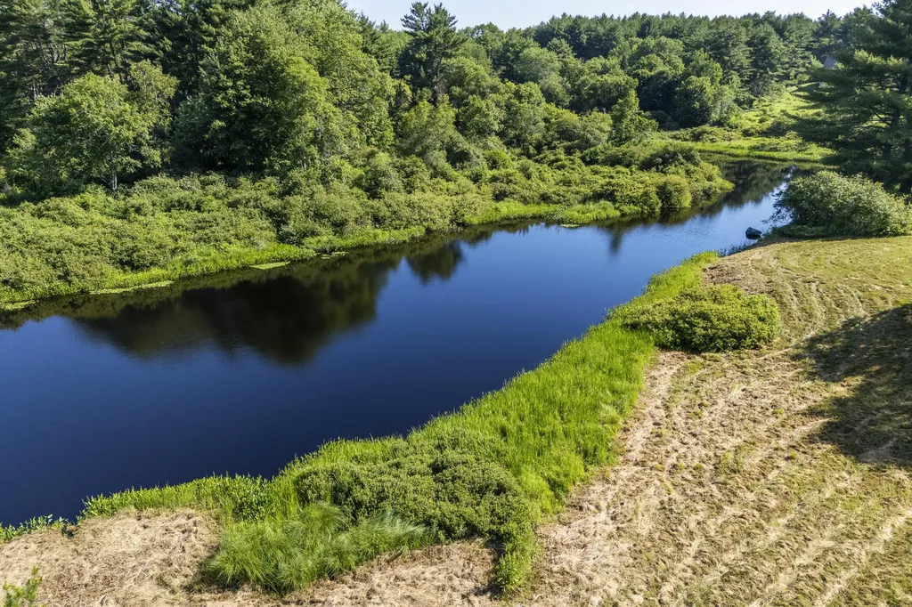 1895 Wagner Bridge Road Waldoboro ME 04572