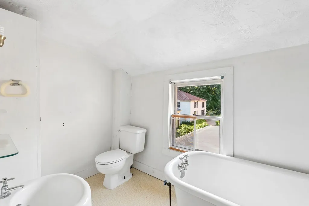 13 Green Street Topsham ME 04086