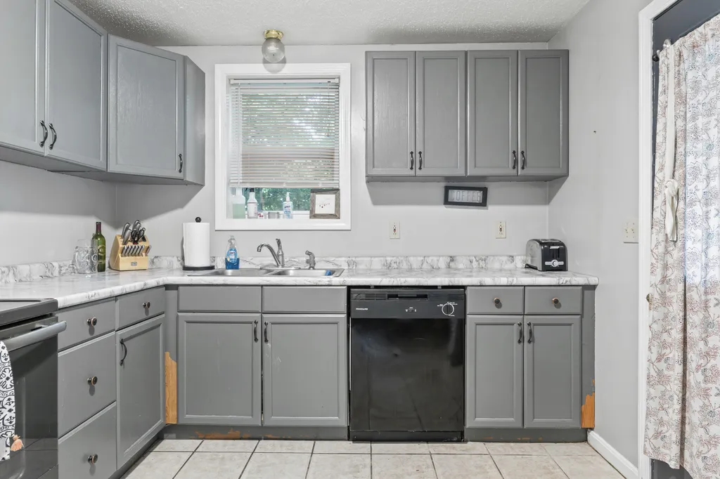22 Spring Street Gardiner ME 04345